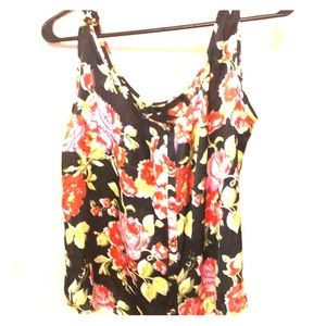 Pretty floral swing top.